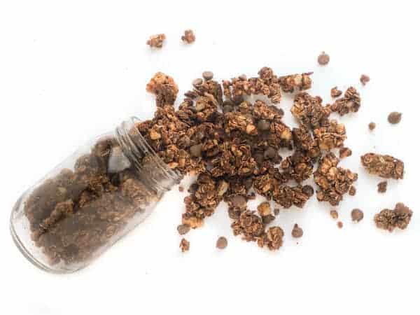 Homemade Chocolate Granola Recipe - An easy homemade chocolate granola recipe