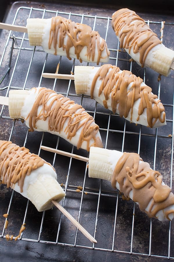 Frozen Banana Pops with Vanilla Yogurt and Peanut Butter - an easy frozen treat recipe