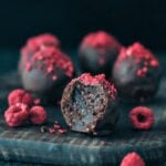 Raspberry-Dusted-Chocolate-Fudge-Brownie-Truffles-@spabettie