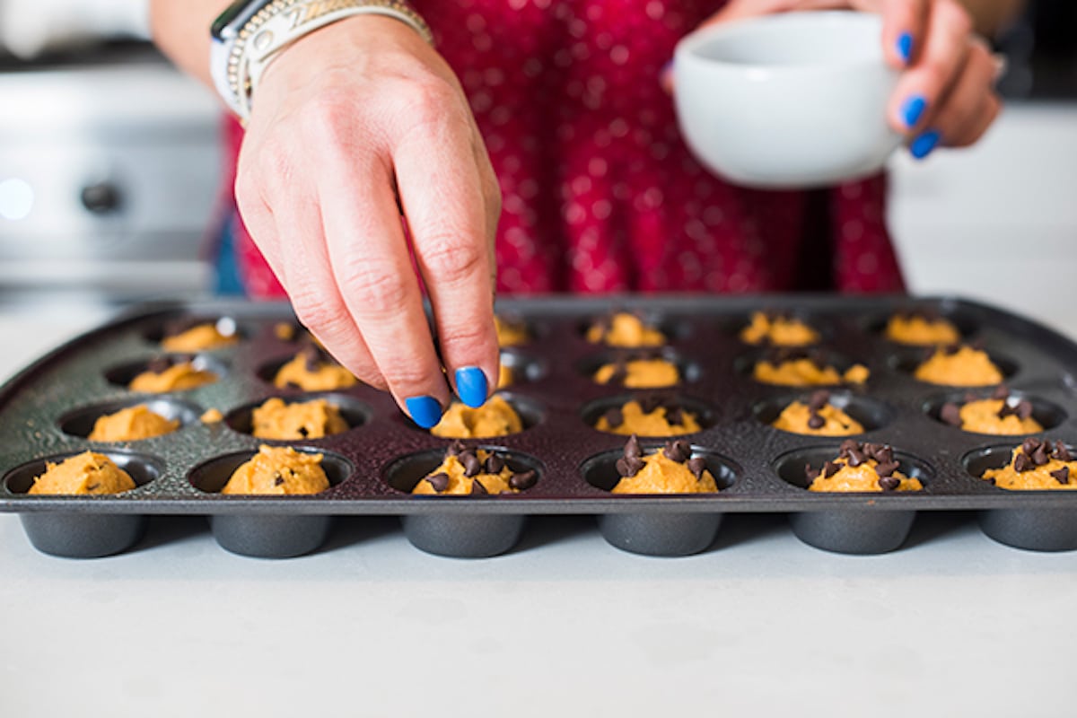 mini pumpkin chocolate chip muffins