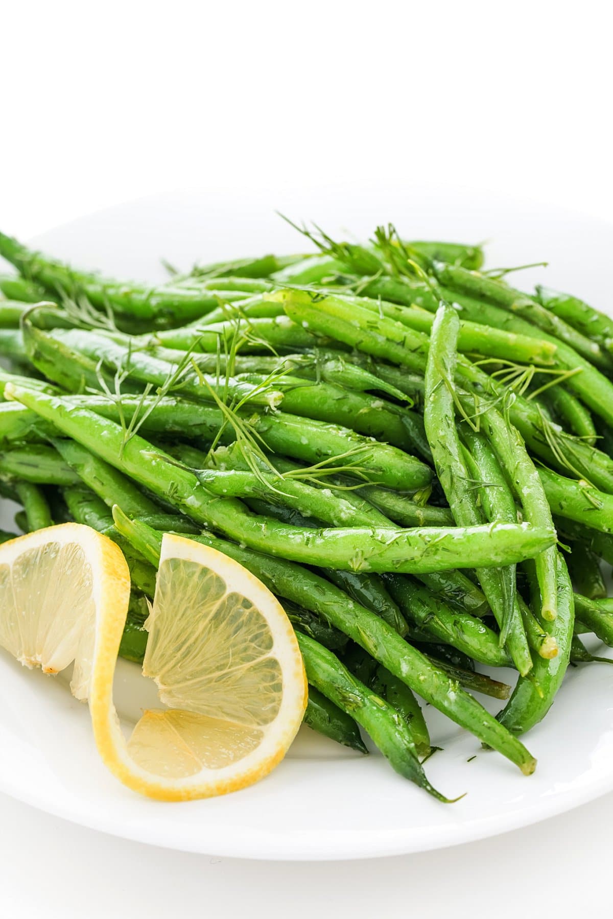 lemon dill green beans vertical close up