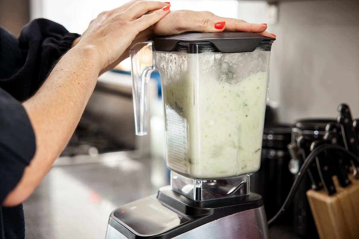 Liz Blending Lemonade Gin Slushie