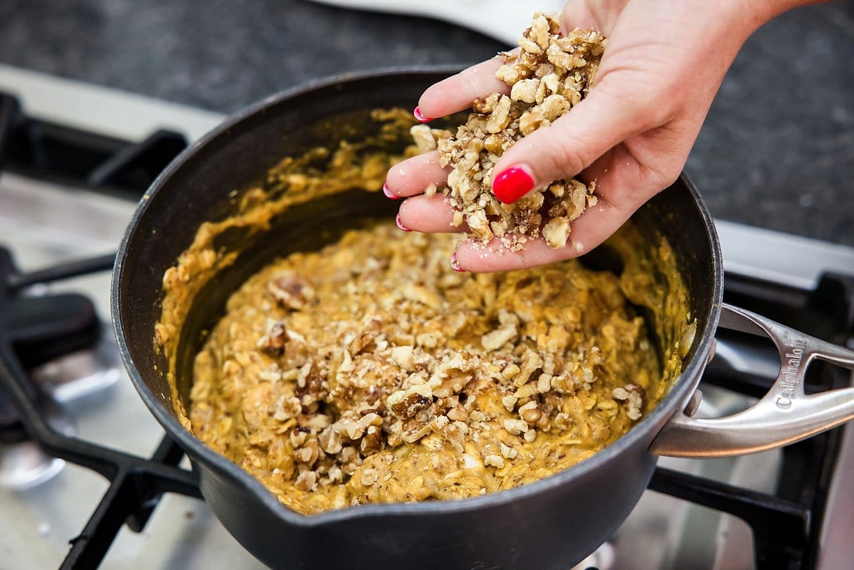 Adding walnuts to oatmeal