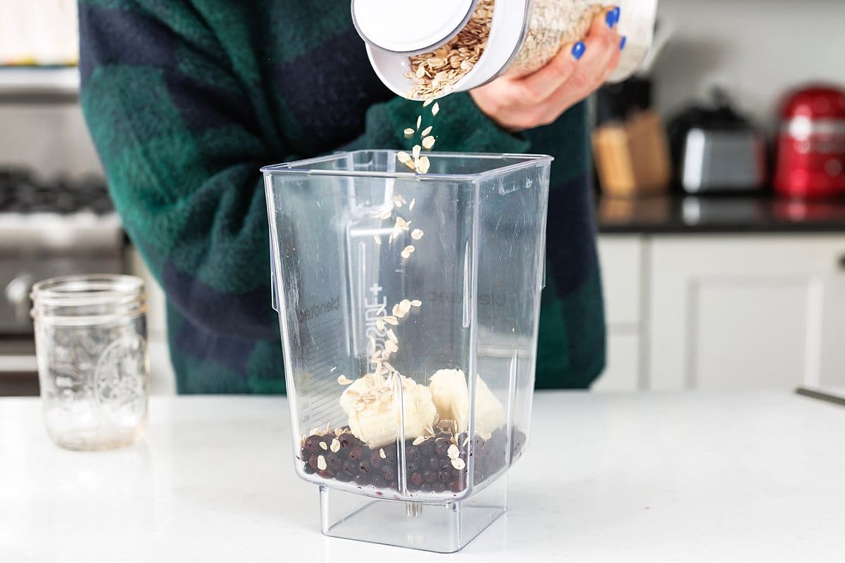 Adding oats to blender.