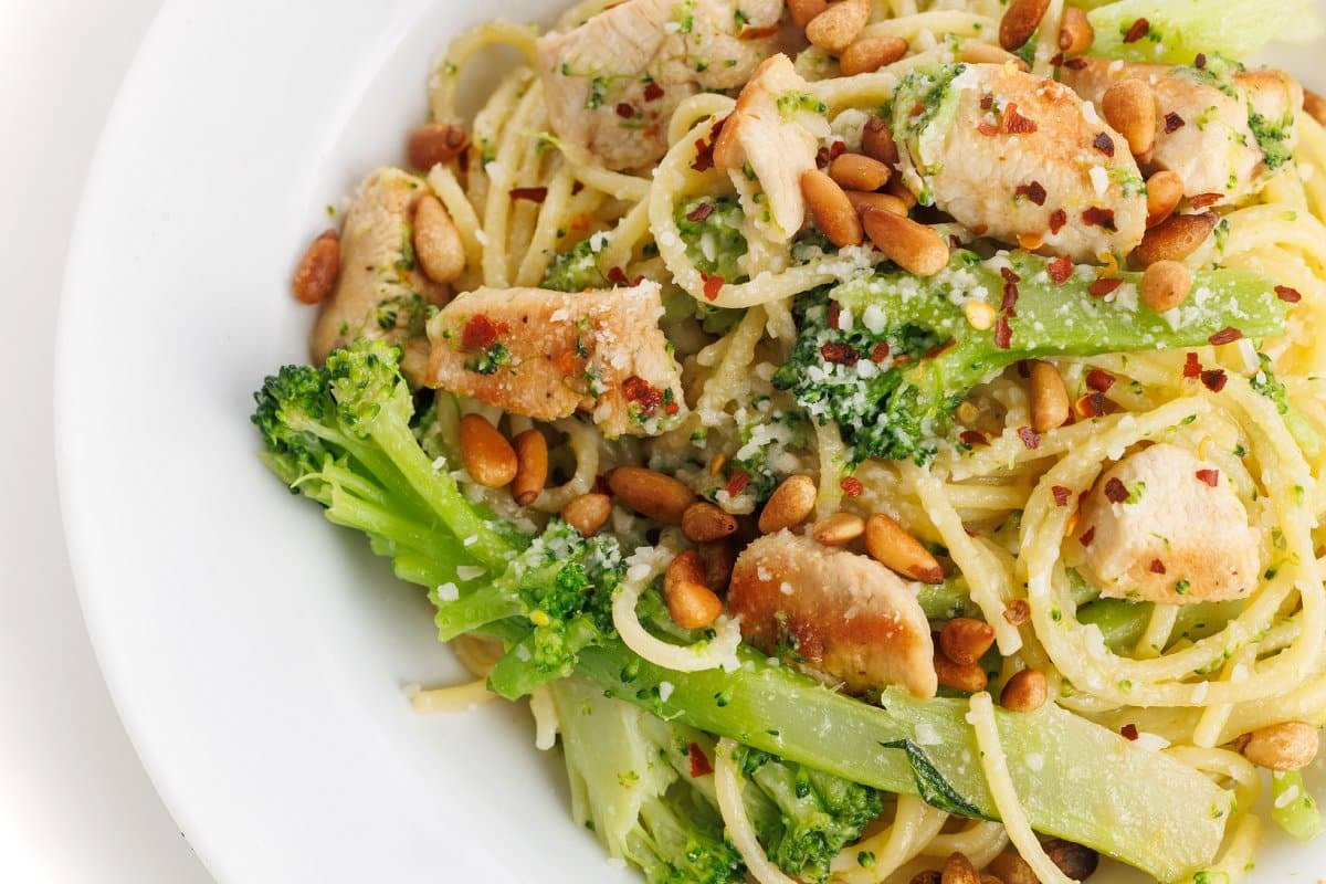 Lemon pasta with chicken and broccoli.