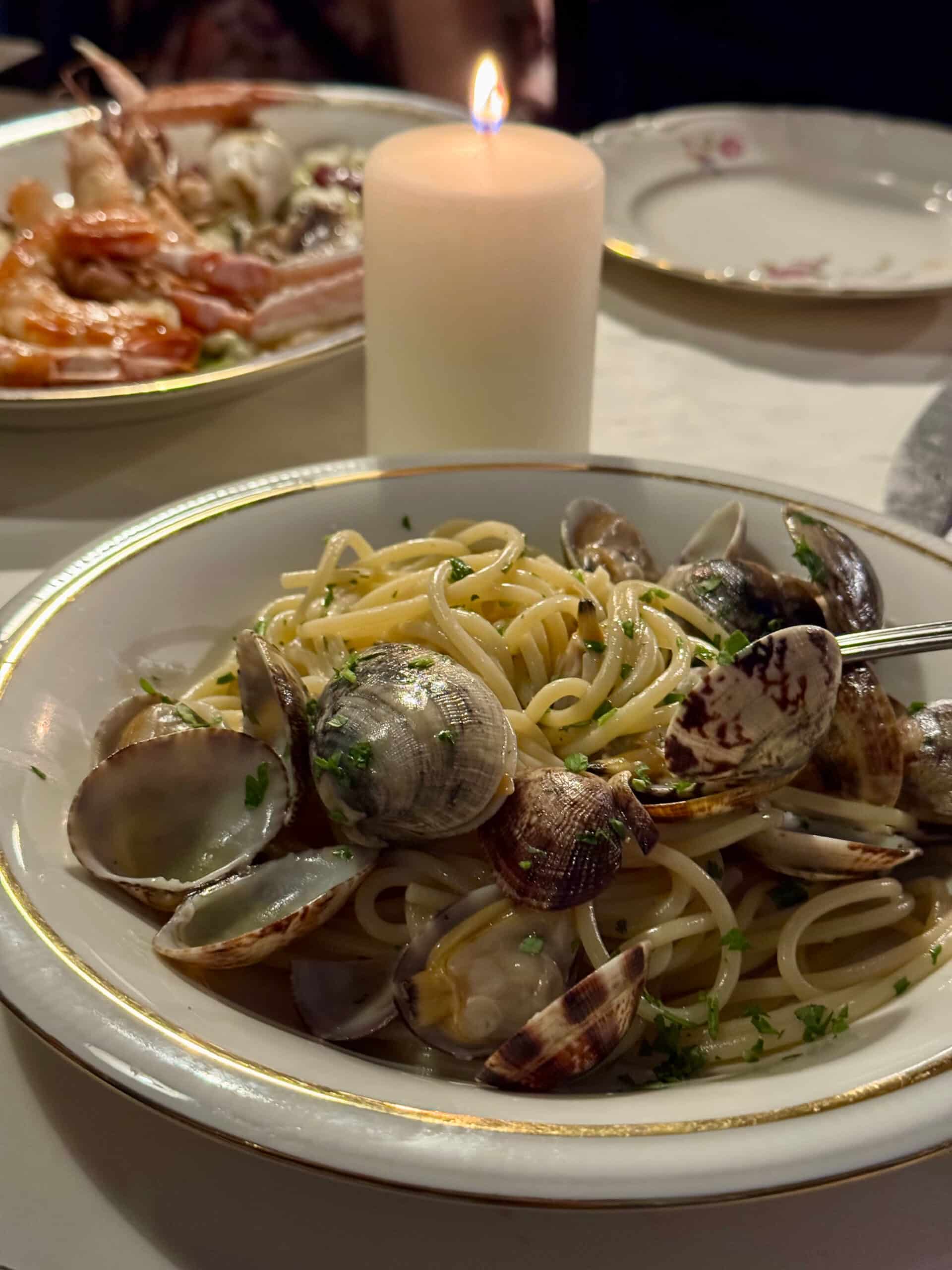 Clams in spaghetti in a bowl at osteria del belli.